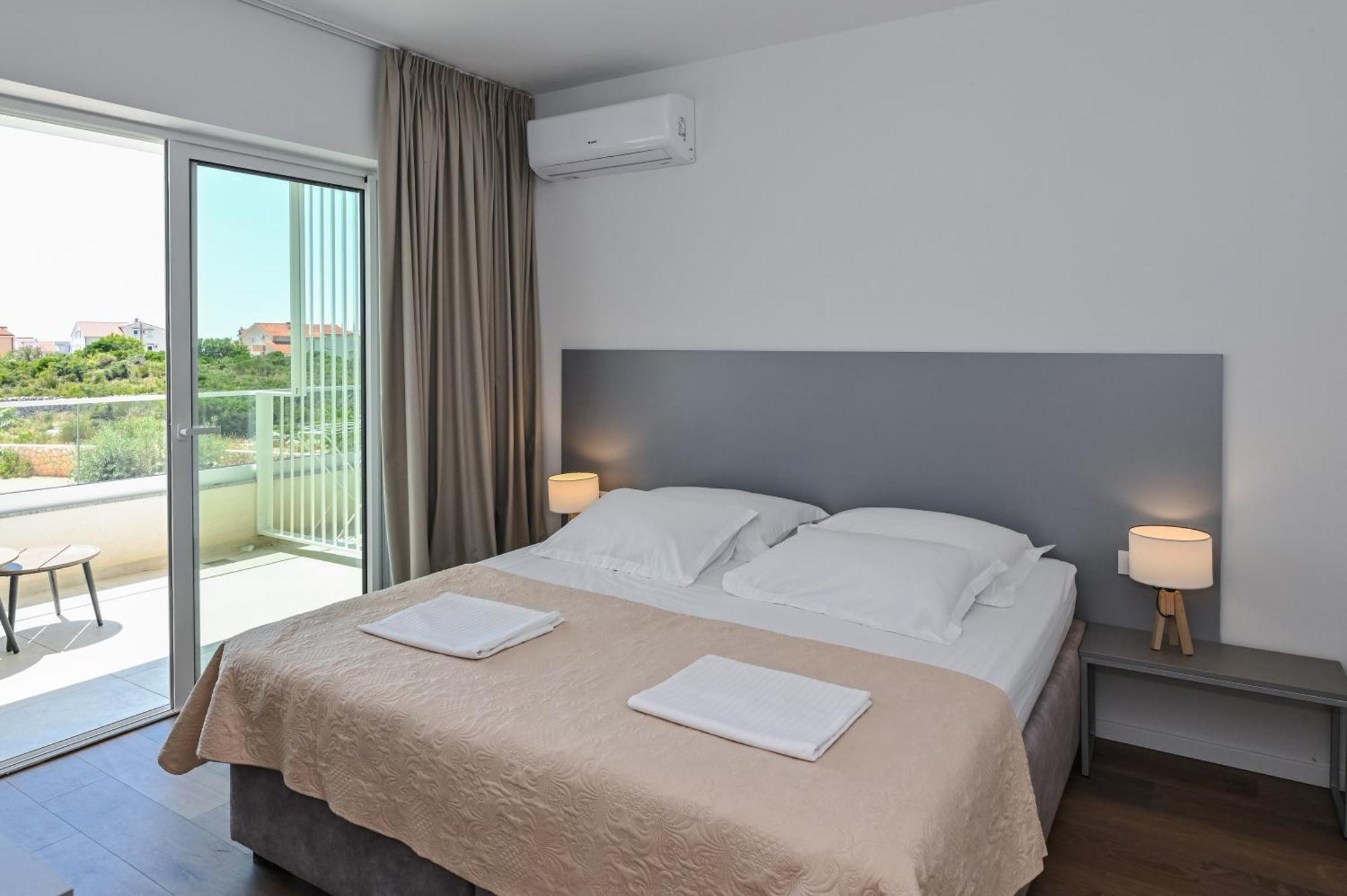 Villa Cala, Hotel Rooms&Apartments Novaglia Esterno foto